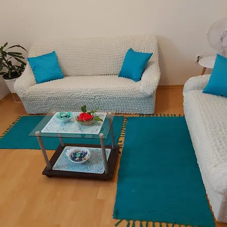 Hrastic Apartment *
