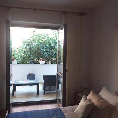 Hrastic Apartment *