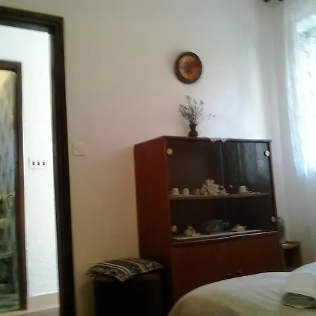 Hrastic Apartment *